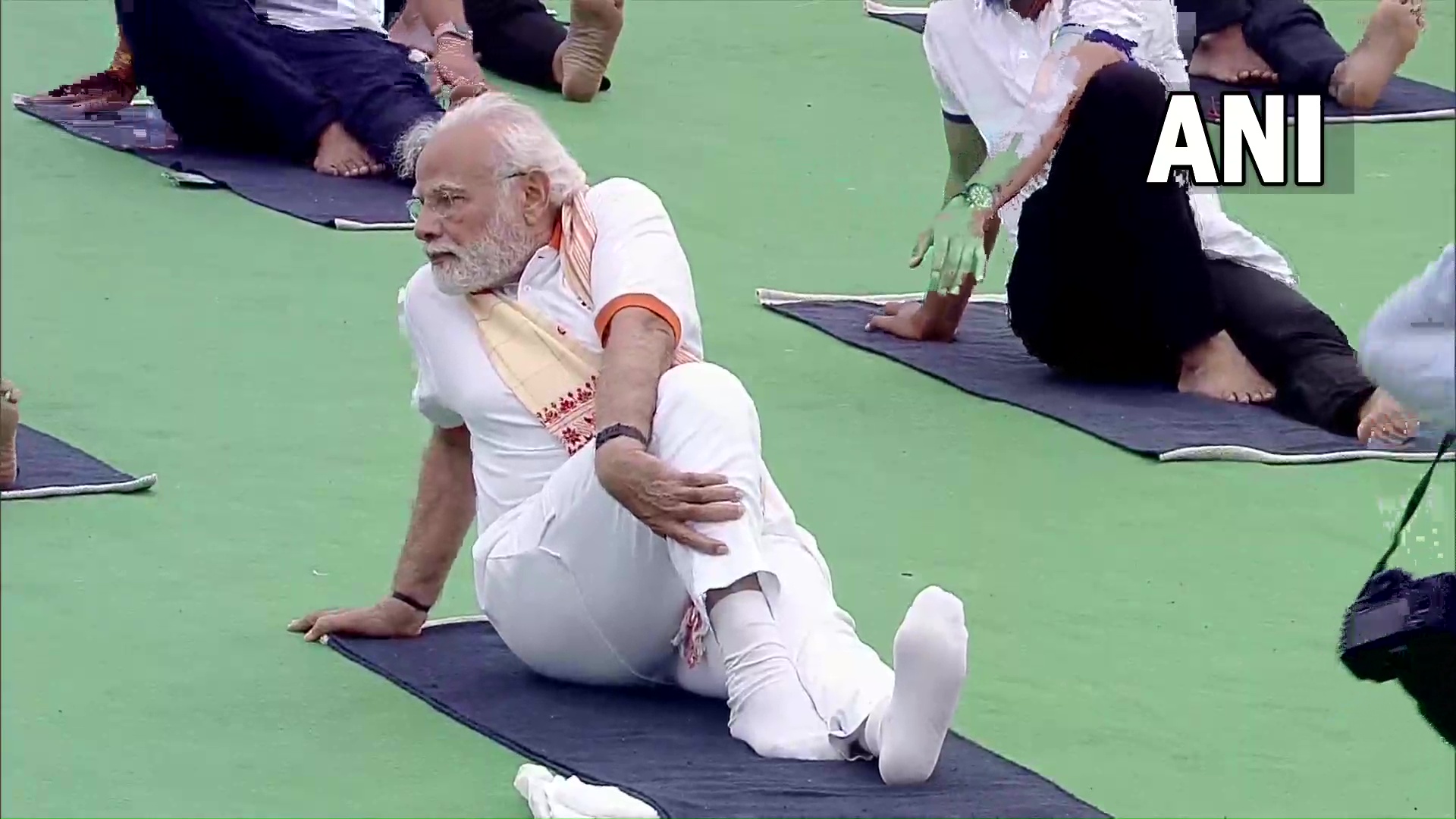 International Yoga Day 2022 PM Narendra Modi perform yoga aasans photos