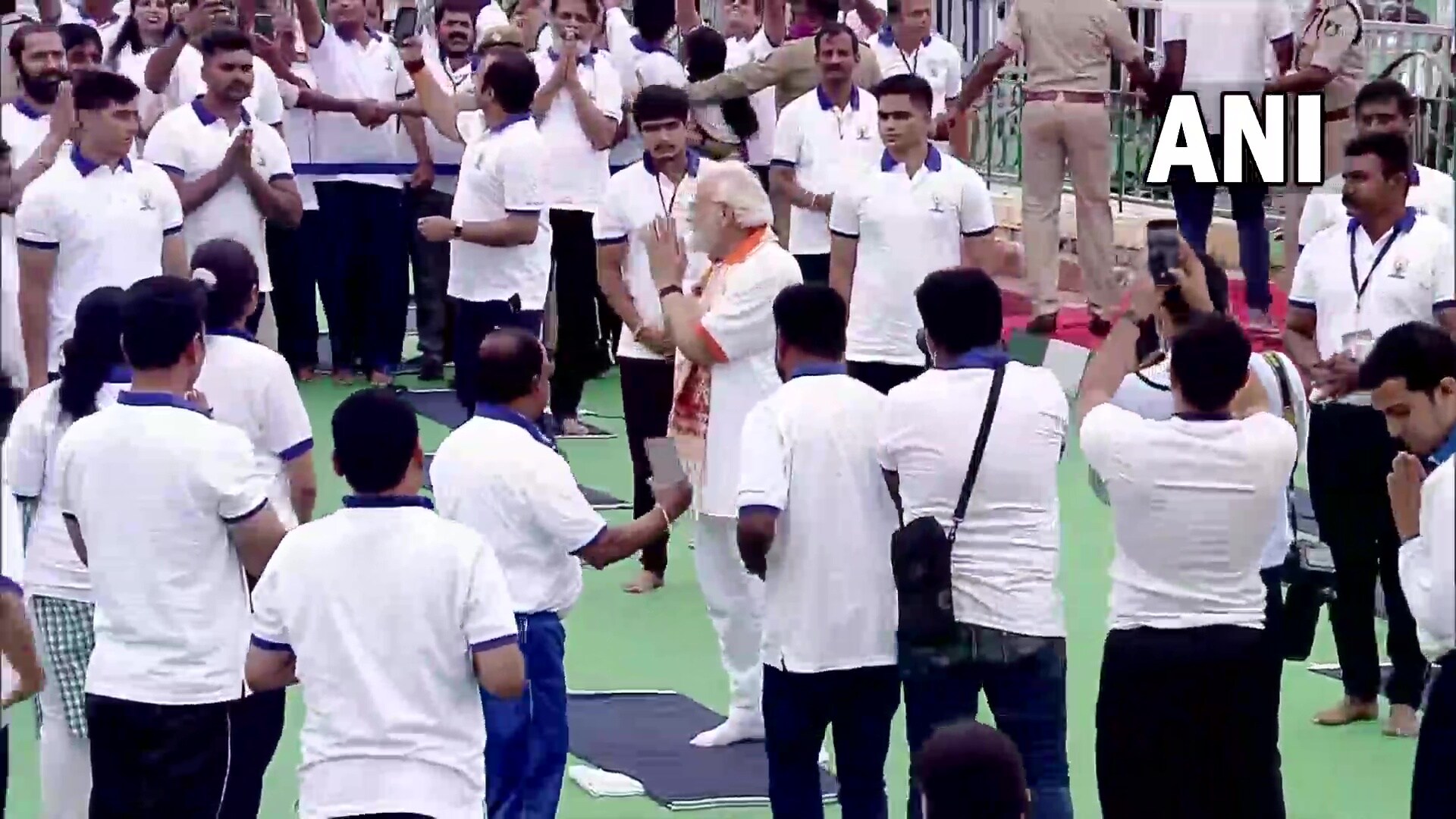 International Yoga Day 2022 PM Narendra Modi perform yoga aasans photos