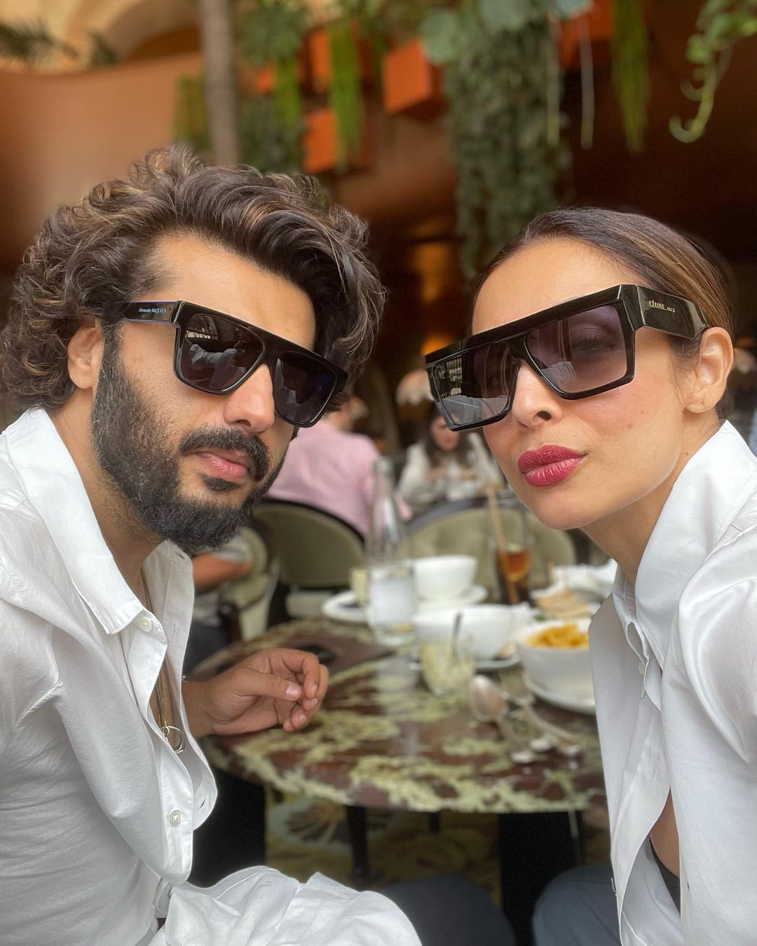 Malaika Arora Arjun Kapoor paris tour romantic photos