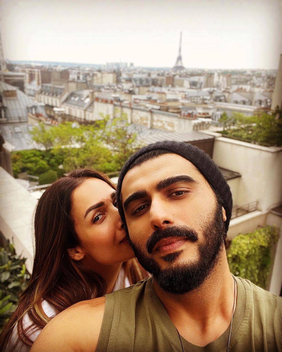 Malaika Arora Arjun Kapoor paris tour romantic photos