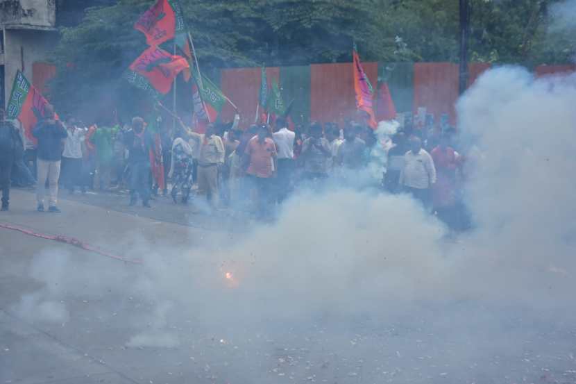 दहाव्या जागेसाठी काँग्रेसच्याच दोन उमेदवारांमध्ये लढत झाली आणि पक्षाचे पहिले उमेदवार चंद्रकांत हंडोरे हे पराभूत झाले, तर भाई जगताप यांचा विजय झाला. (एक्स्प्रेस फोटो - धनंजय खेडकर)