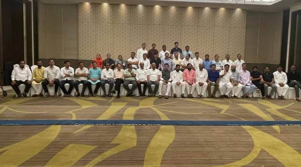 Rebel-Shiv-Sena-leader-Eknath-Shinde-with-supporting-MLAs-at-a-hotel-in-Guwahati