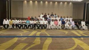 Rebel-Shiv-Sena-leader-Eknath-Shinde-with-supporting-MLAs-at-a-hotel-in-Guwahati