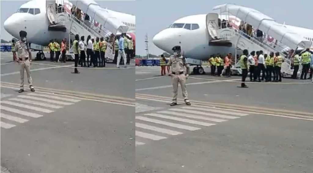 emergency landing Mumbai Gujarat Spice Jets Flight Due To windshield breaks