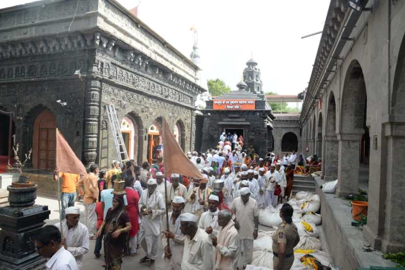 सकाळी १० ते १२ रामदास महाराज मोरे (देहूकर) यांचे पालखी प्रस्थान सोहळ्यानिमित्त काल्याचे कीर्तन होईल. (फोटो सौजन्य - राजेश स्टिफन)