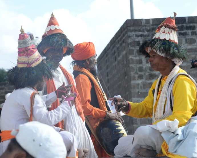 दोन वर्षांच्या खंडानंतर पालखी सोहळा होत असल्याने वारकरी मोठ्या संख्येने दाखल होतील, असं विश्वस्त माणिक महाराज मोरे यांनी सांगितलं. (फोटो सौजन्य - राजेश स्टिफन)