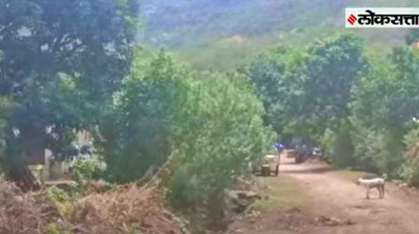 सातारा शहरापासून अवघ्या अडीच किलोमीटर अंतरावर हे जंगल आहे.