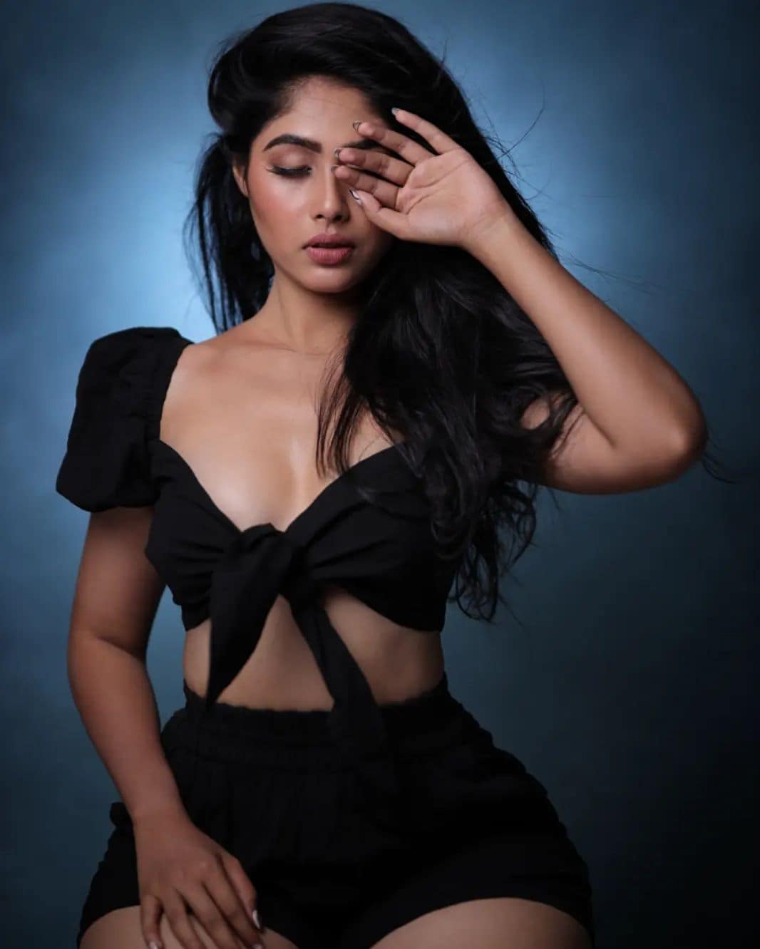 Tuzya Ishqacha Nadkhula Fame actress bold photoshoot