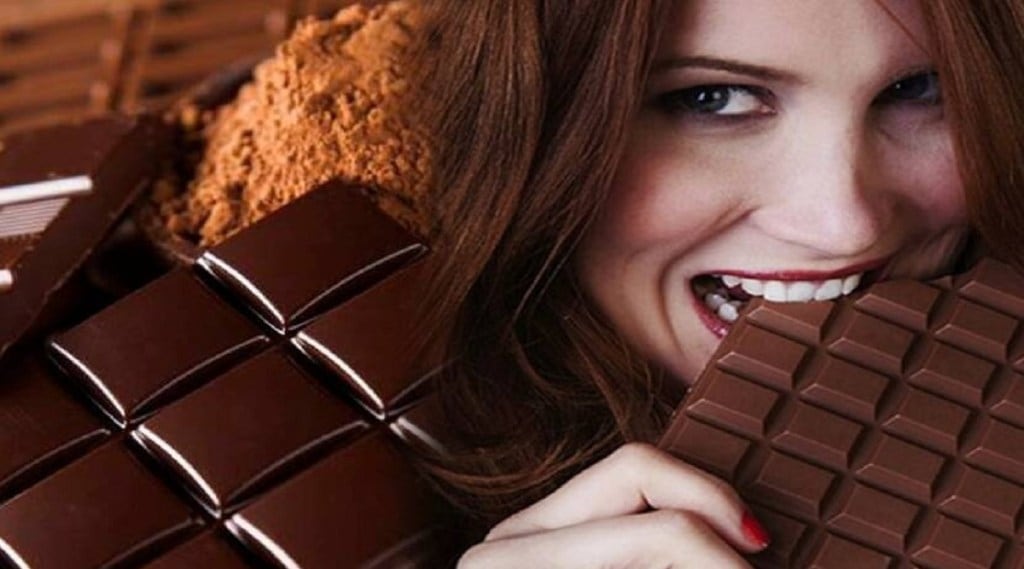 डार्क चॉकलेट खायला आवडतं? तर जाणून घ्या त्वचेसाठी असणारे त्याचे आश्चर्यकारक फायदे