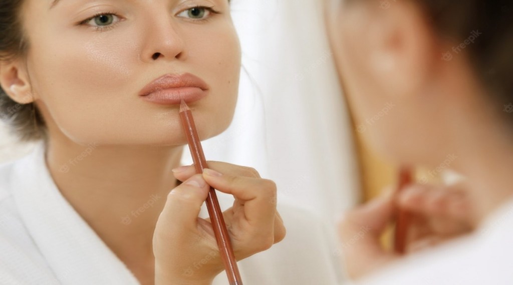 Lip contouring will give you a perfect makeup look; Learn simple tips for this