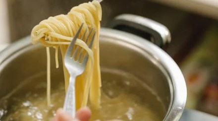 To prevent the noodles from sticking, boil in this way