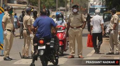 दरम्यान, कालपासून मुंबई वाहतूक पोलिसांनी या आदेशाची अंमलबजावणी करण्यास सुरुवात केली आहे. (Indian Express Photo)
