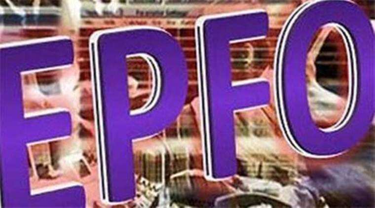 EPF मधून बाहेर पडणारे कर्मचारी केवळ वर दिलेल्या फायद्यांपासूनच वंचित राहत नाही, तर कंपनीकडून कर्मचाऱ्याच्या खात्यात जमा केले जाणारे पैसेही त्याला मिळत नाहीत. (फोटो- इंडियन एक्स्प्रेस)