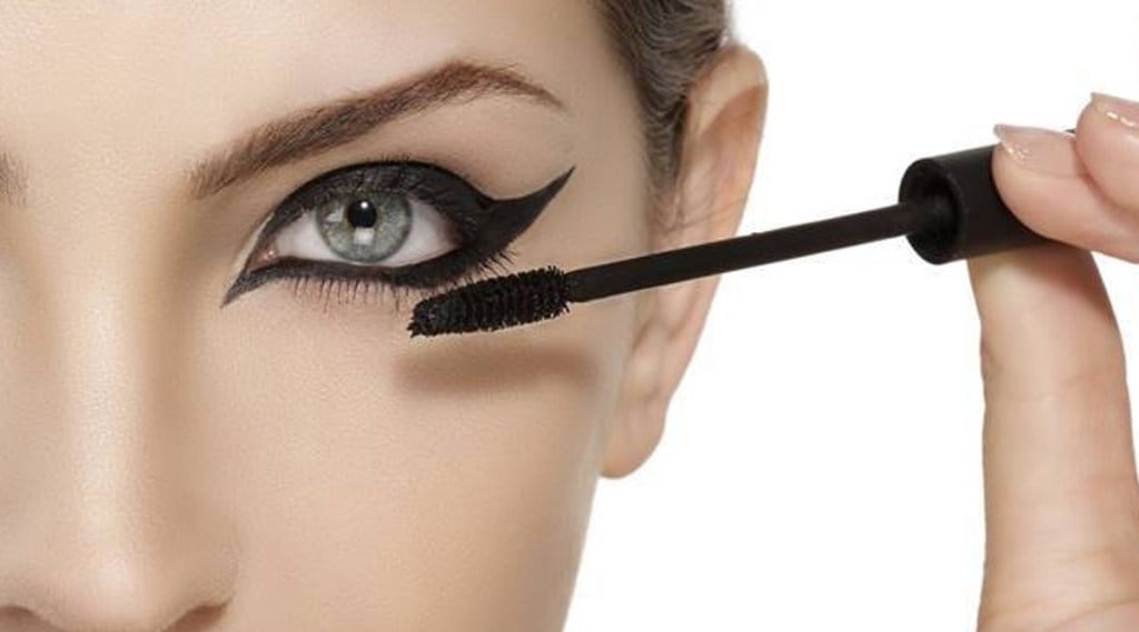 Follow these tips to remove eyeliner instantly; Learn the easy way