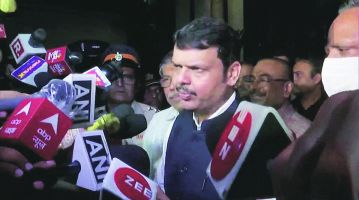 सत्तासंघर्षांत भाजपची उडी; बहुमत सिद्ध करण्याचे आदेश देण्याची राज्यपालांकडे मागणी