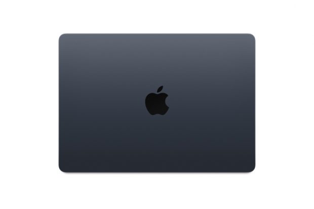 एम २ मॅकबूक एअर (M2 MacBook Air) ने एक नवीन स्लीक आणि लाइटवेट युनिबॉडी मेटल डिझाइन आणले आहे. जे फक्त ११.३mm एवढ्या मापाचे आहे आणि वजन फक्त १.२४kg आहे. (फोटो क्रेडिट: अ‍ॅपल )