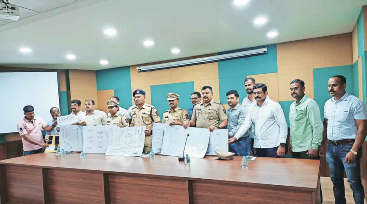 पालघर पोलीस दलाने जवाहिऱ्याच्या दरोडय़ात हस्तगत केलेल्या मालमत्तेचे छायाचित्र.
