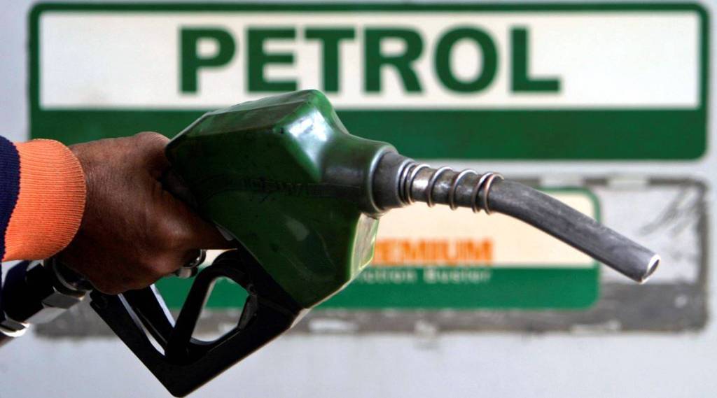 Petrol-Diesel Price on 19 August 2022: पेट्रोल-डिझेलच्या किमतीत किंचित घसरण; जाणून घ्या आजचा दर काय?