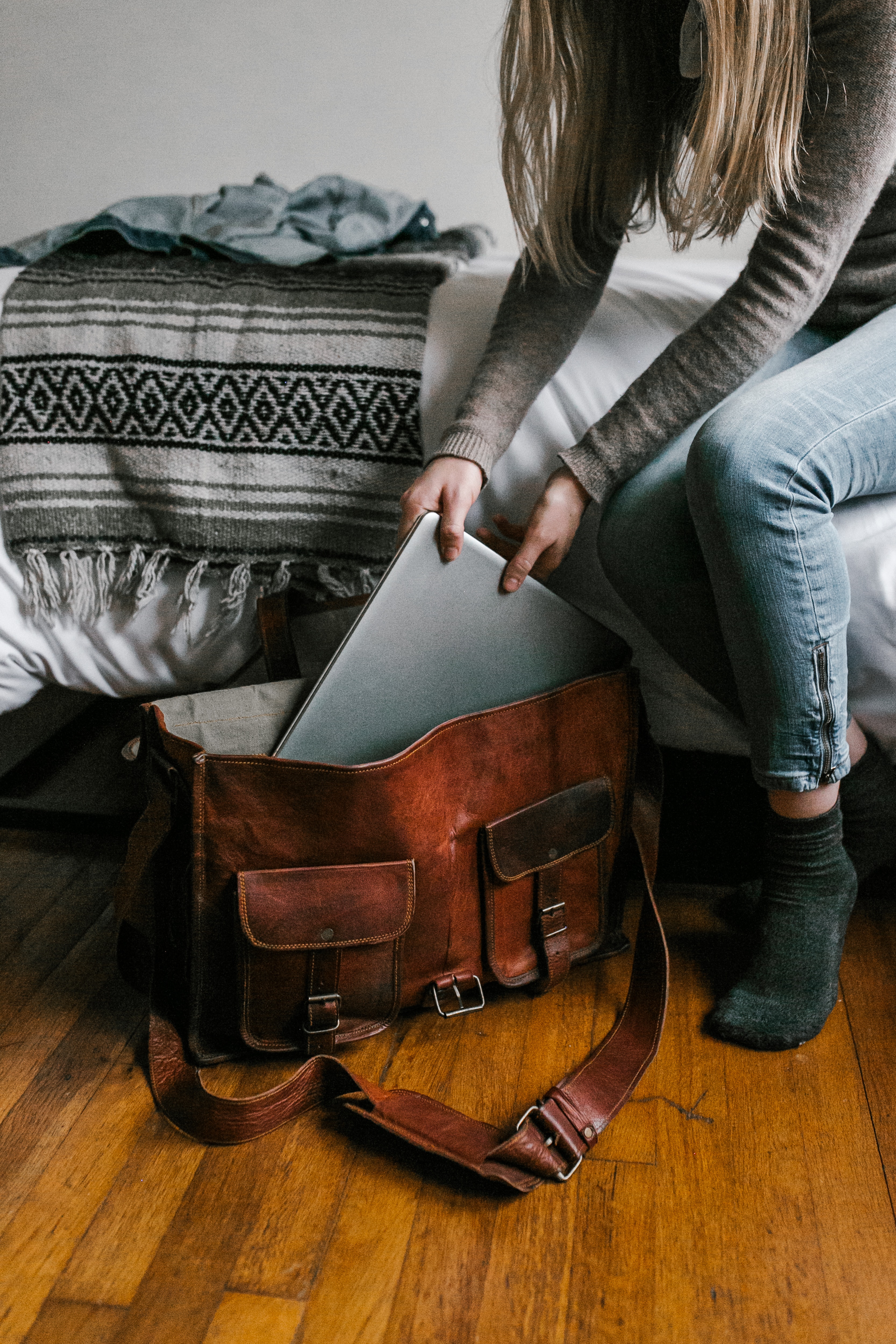 tips to keep laptop safe in rainy season 