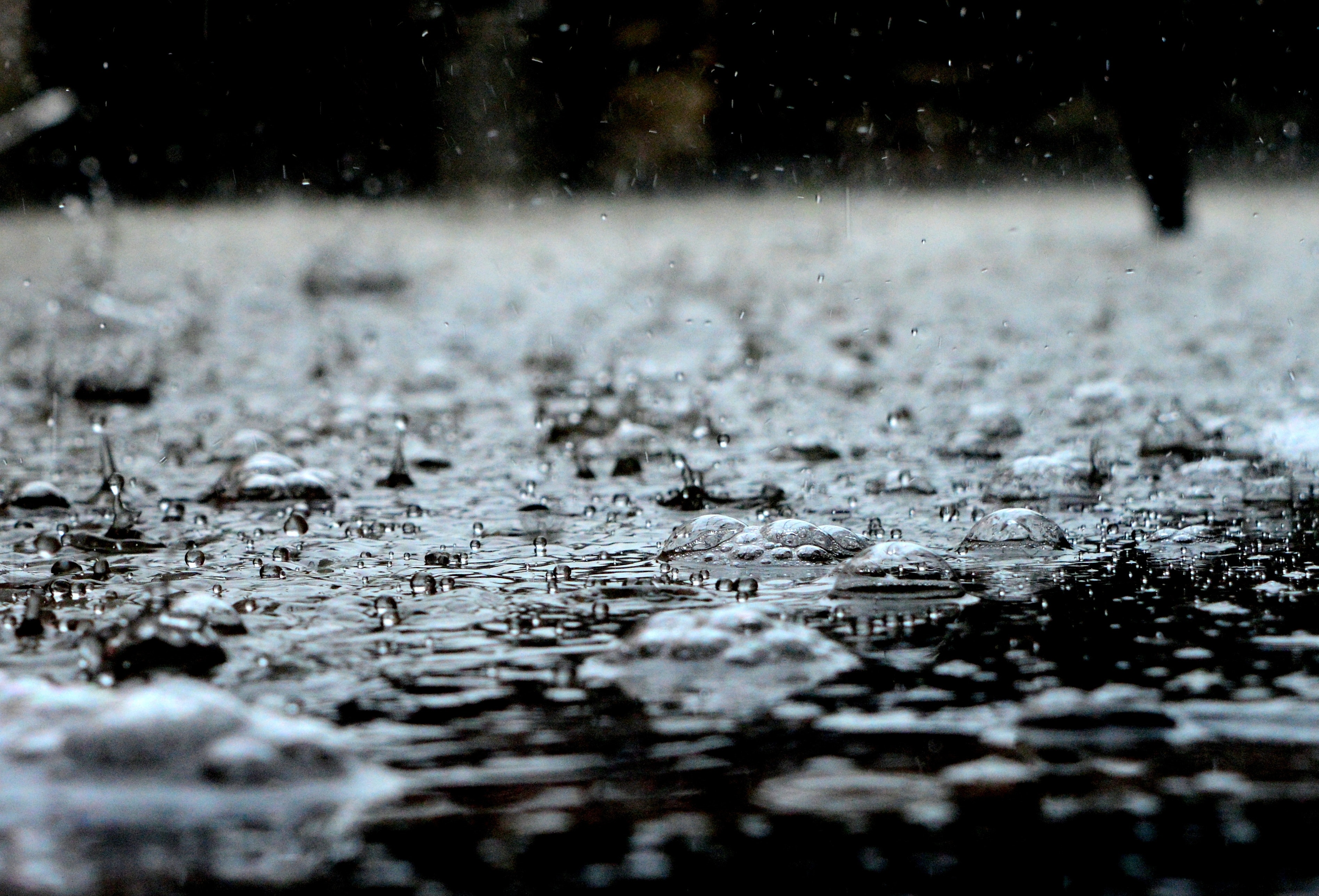 tips to keep laptop safe in rainy season 