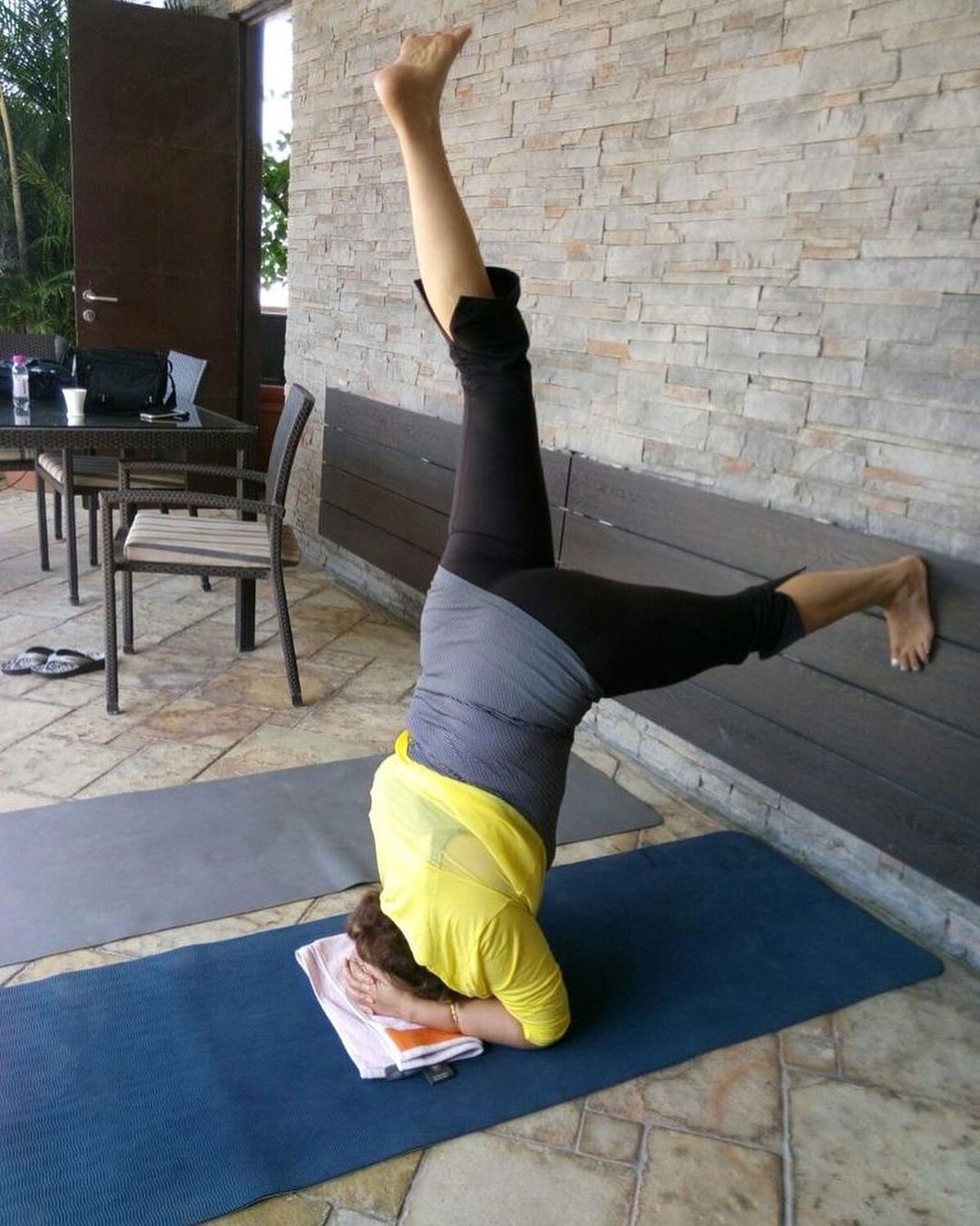 pinky roshan perform yoga in water, pinky roshan international yoga day, pinky roshan hrithik roshan mother, pinky roshan doing aqua yoga, Happy yoga day 2022, International Day of Yoga 2022,