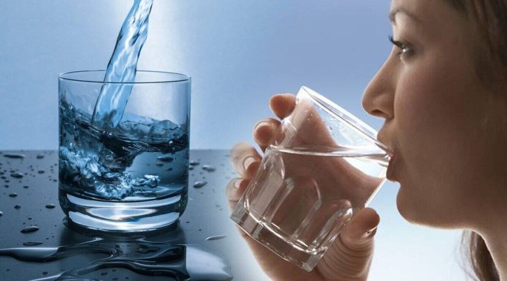 Health Tips : सकाळी उठल्यानंतर रिकाम्या पोटी पाणी पिताय ? जाणून घ्या कोणते पाणी पिणे चांगले