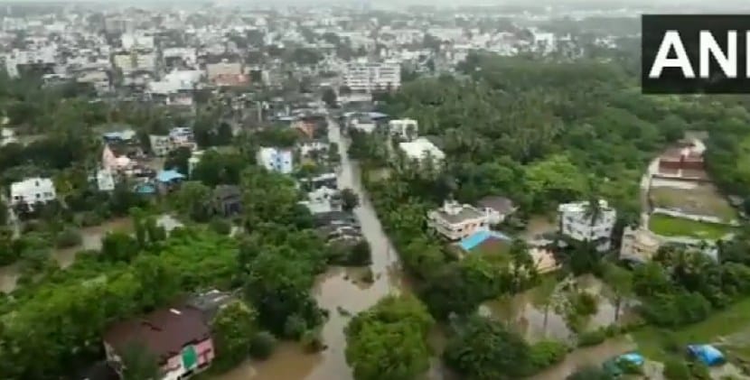 नवसारी, गीर सोमनाथ, सुरत, राजकोट, बनासकांठा, वलसाड, भावनगर, कच्छ, जामनगर, अमरेली, द्वारका आणि जुनागढ या जिल्ह्यांना पावसाचा मोठा फटका बसलाय.