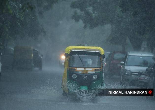 गुजरातमध्ये आणखी काही दिवस मध्यम ते मुसळधार पाऊस पडेल, असा अंदाज हवामान खात्याने वर्तवला आहे. ( फोटो साभार : द इंडियन एक्सप्रेस )
