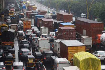 Major traffic jam in Thane on fourth consecutive day