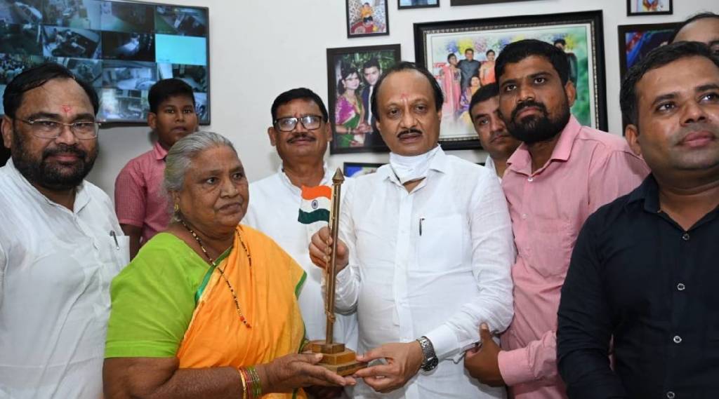 Aama tiffian and ajit pawar