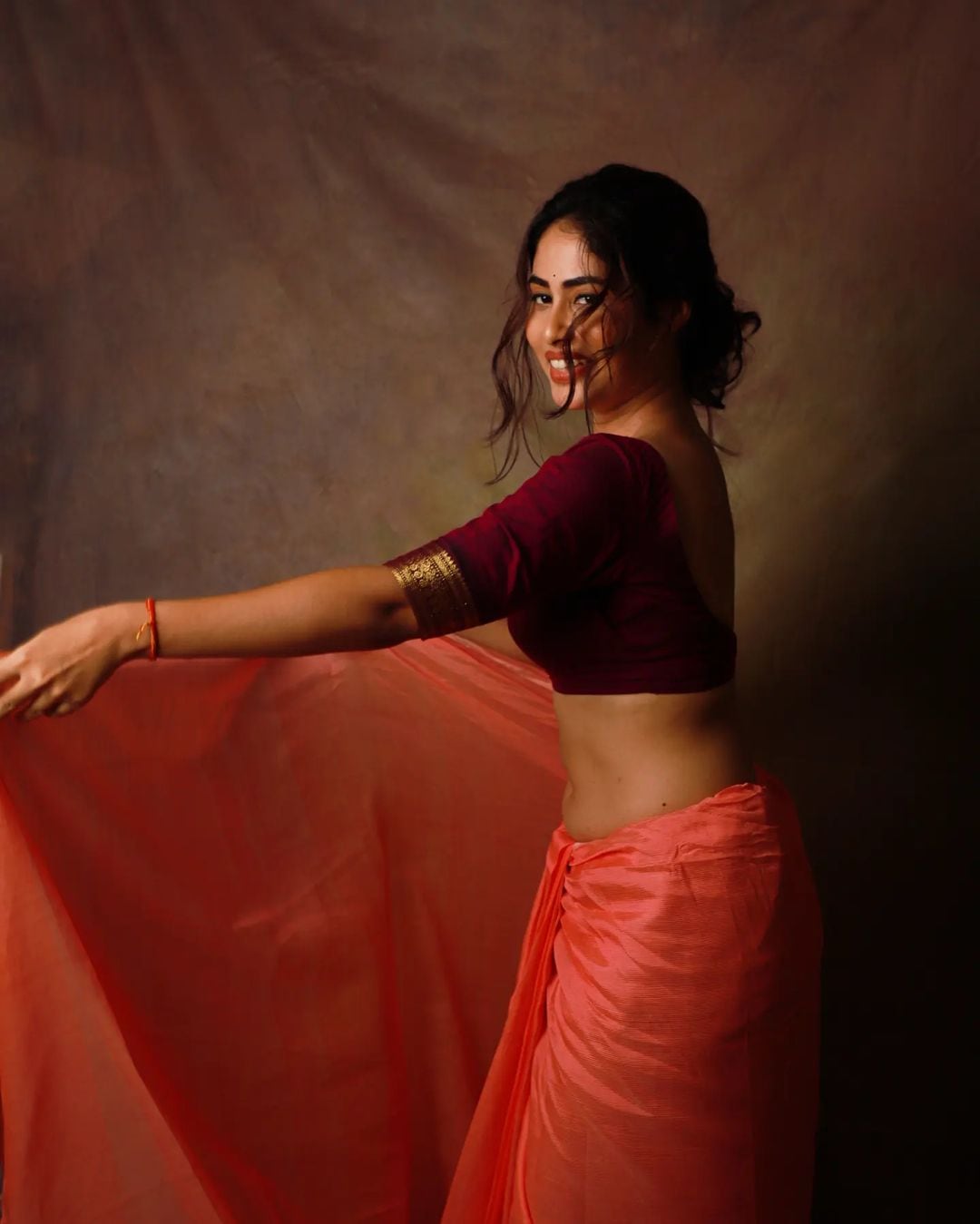 marathi actress Akshaya Hindalkar bold photoshoot in saree