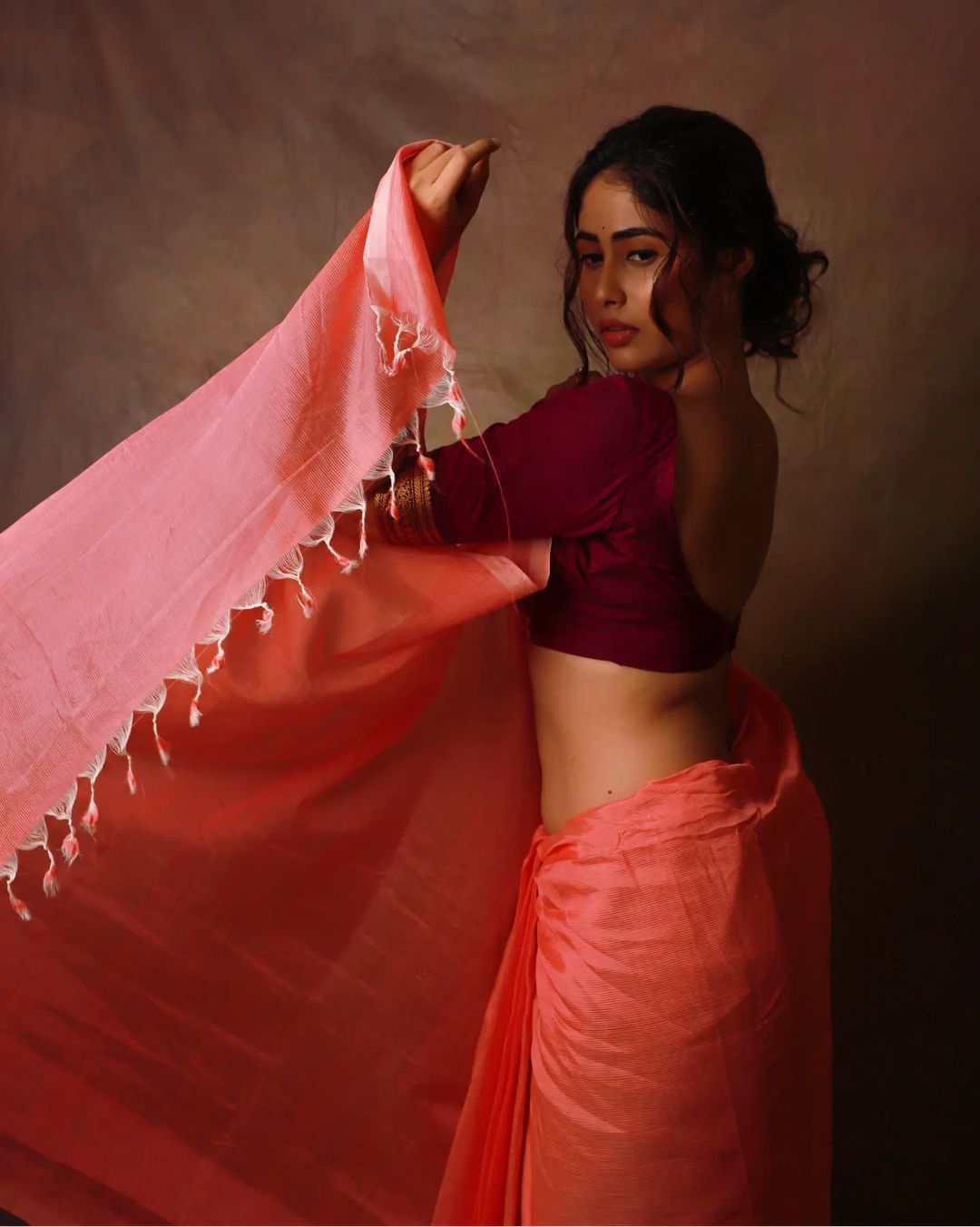 marathi actress Akshaya Hindalkar bold photoshoot in saree