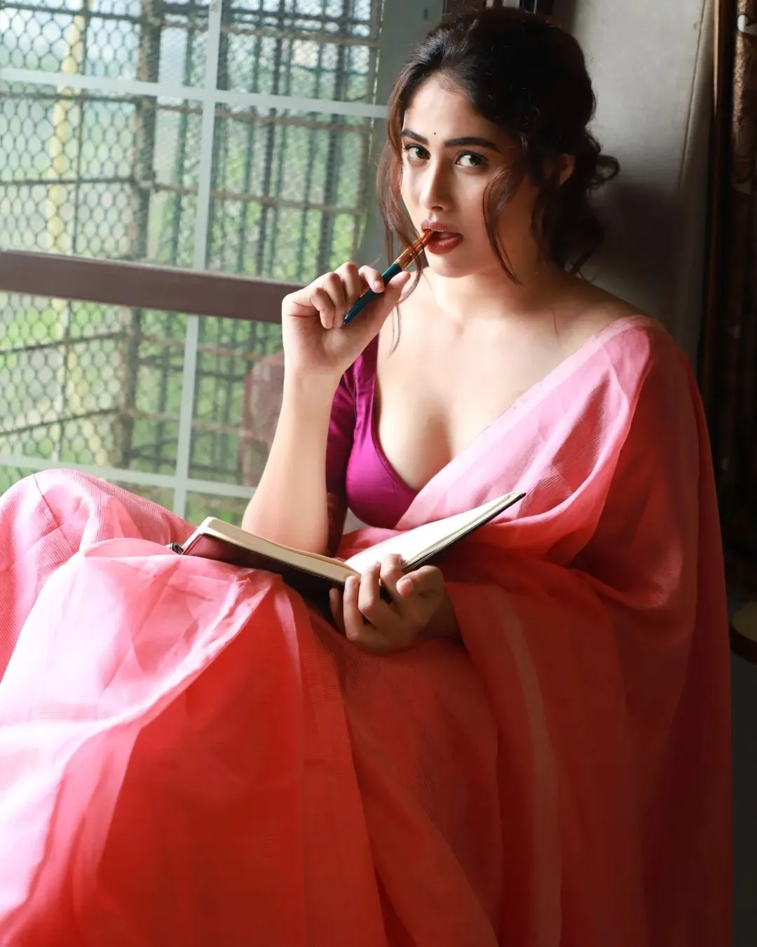 marathi actress Akshaya Hindalkar bold photoshoot in saree