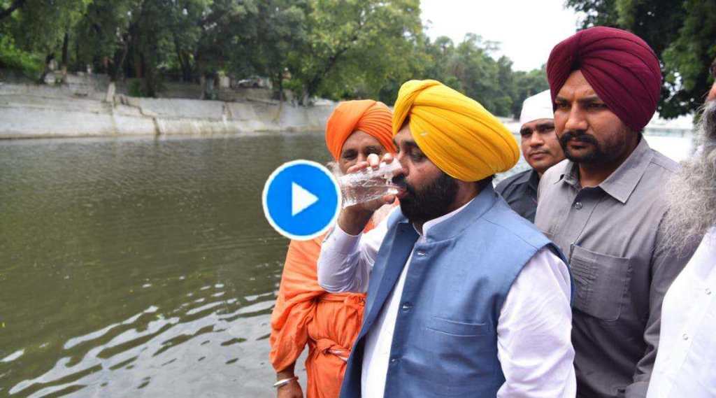 Bhagwant-Mann-drinking-Kali-Bein-water 2