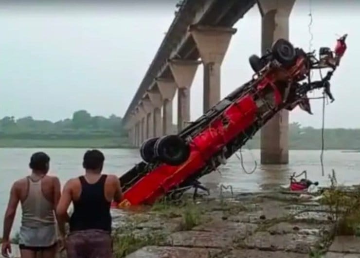 ST bus fell into the narmada river in MP while attempting to overtake, committee mention in preliminary report