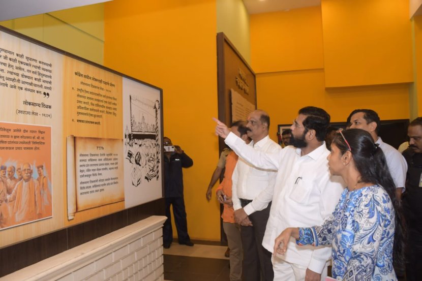 मंगळवारी (५ जुलै) मुख्यमंत्र्यांनी दादर येथील संयुक्त महाराष्ट्र स्मारकाला भेट दिली.