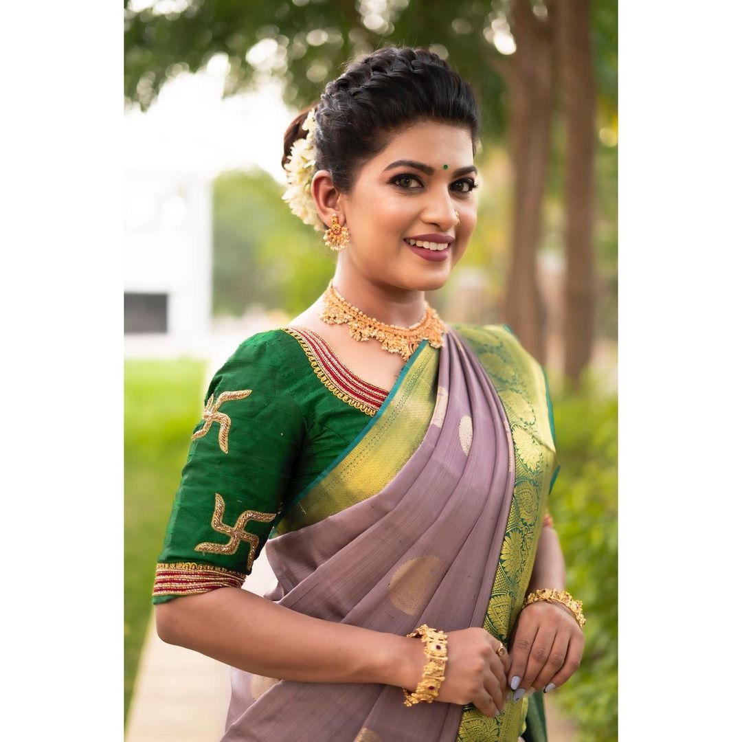 Dhanashri Kadgaonkar Tu Chal Pudha Zee Marathi