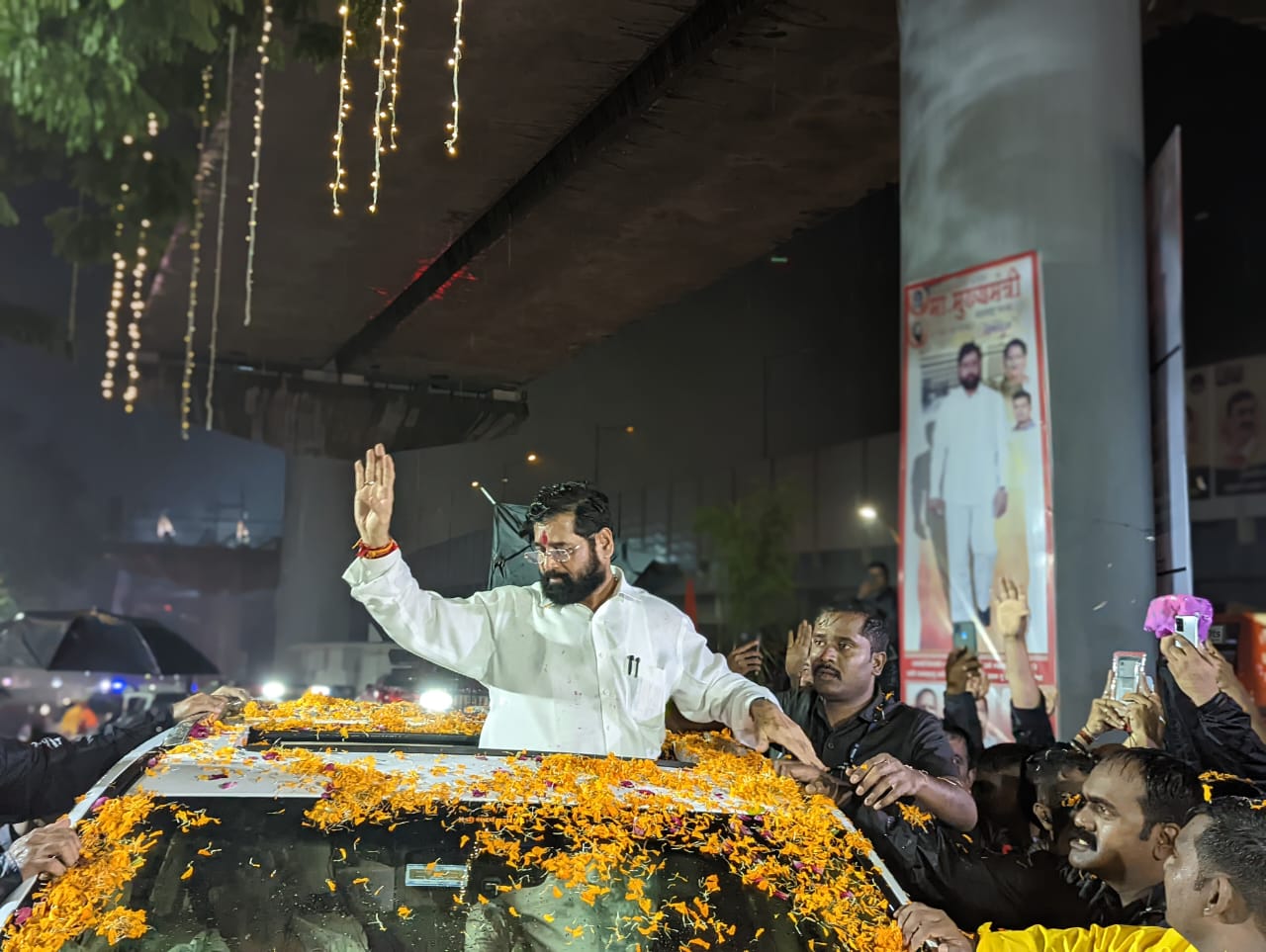 eknath shinde reaches home after becoming cm shares photo with grandchild