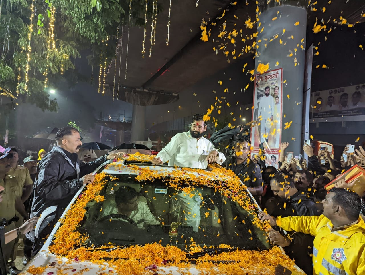 eknath shinde reaches home after becoming cm shares photo with grandchild