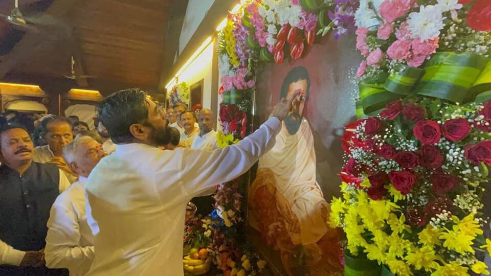 eknath shinde reaches home after becoming cm shares photo with grandchild