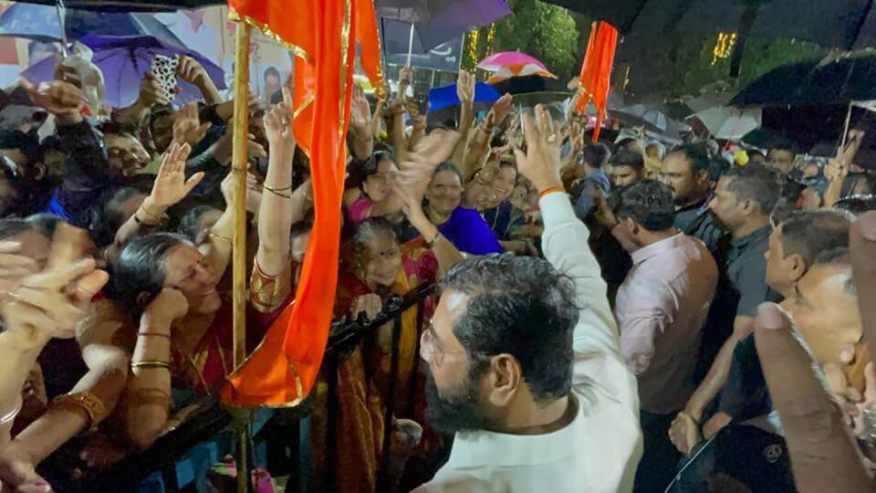 eknath shinde reaches home after becoming cm shares photo with grandchild