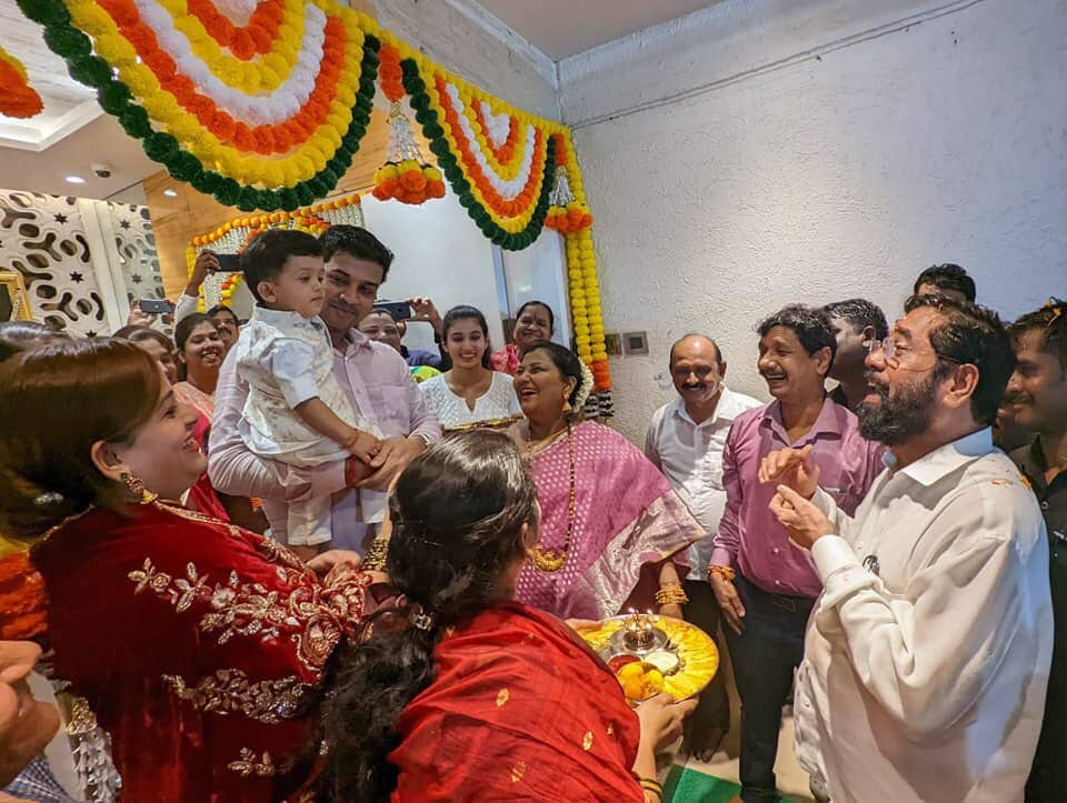 eknath shinde reaches home after becoming cm shares photo with grandchild