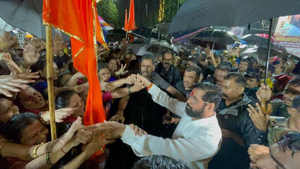 eknath shinde reaches home after becoming cm shares photo with grandchild