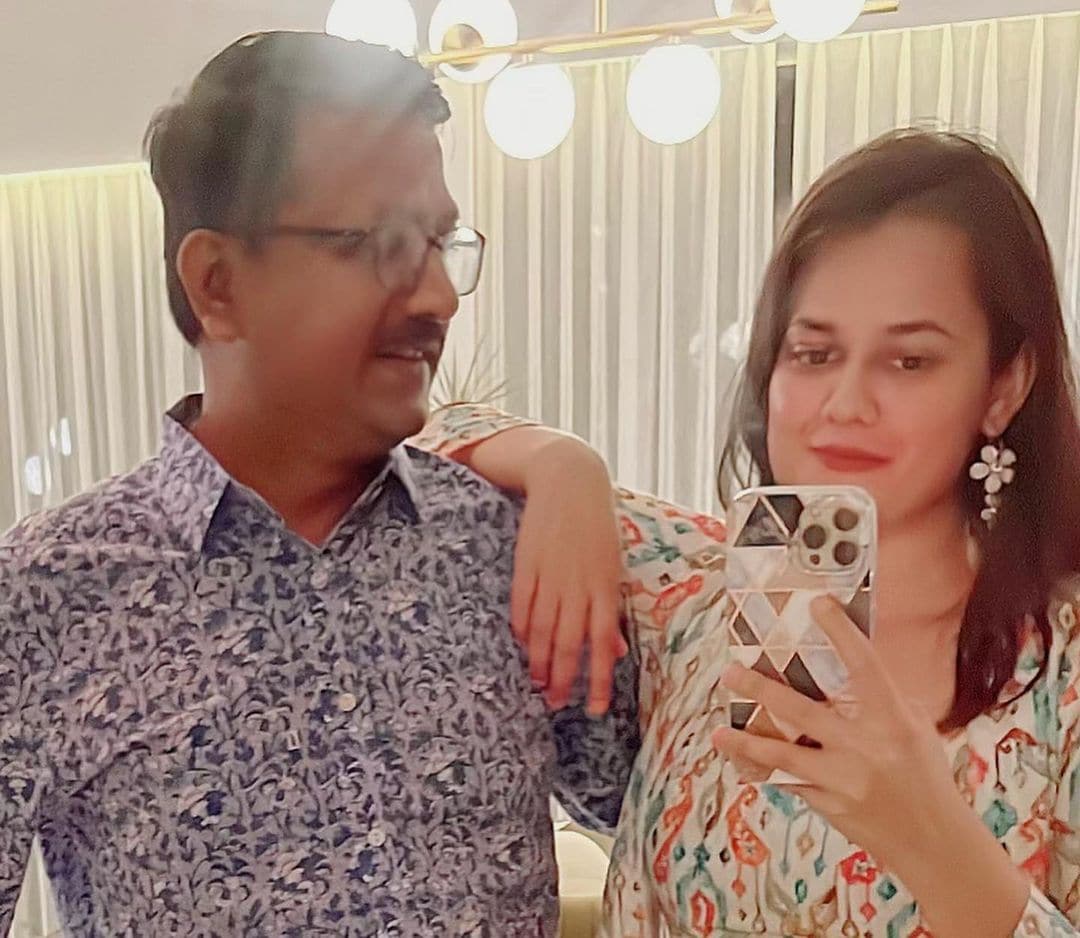 IAS officer tina dabi and her husband pradip gawande romantic photos