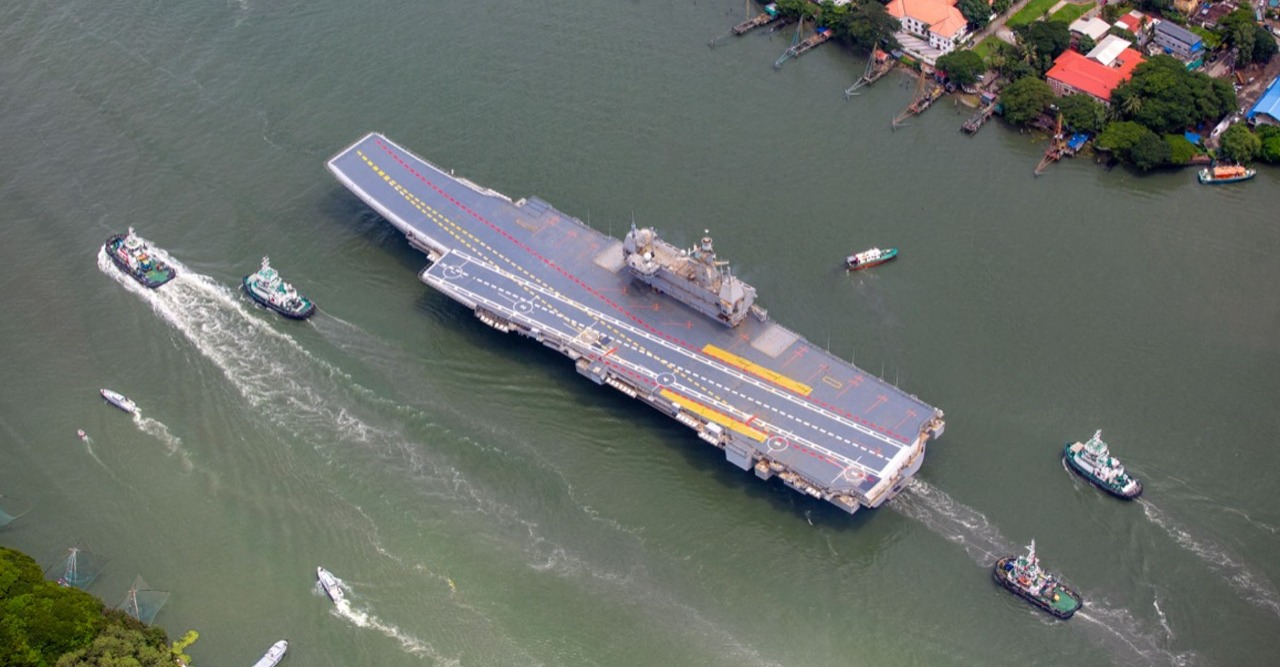 ऑगस्ट २०१३ मध्ये युद्धनौकेचे जलावतरण करण्यात आले, विविध उपकरणे युद्धनौकेवर बसवण्यात आली