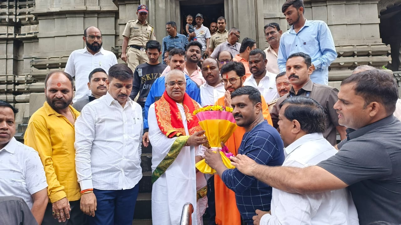 Aditya Thackeray Shiv Samvad Yatra nashik kalaram mandir visit and viral tweets