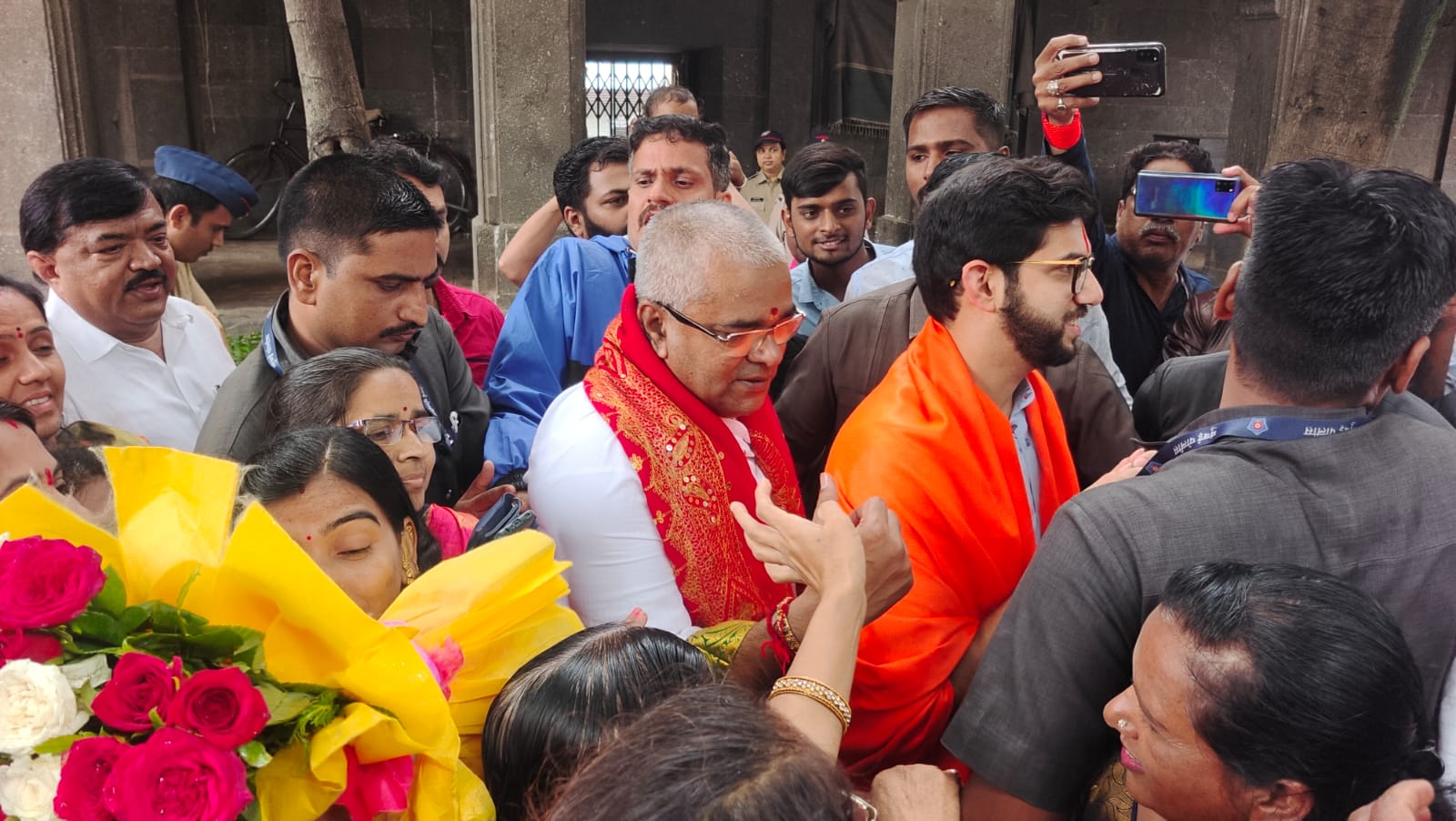 Aditya Thackeray Shiv Samvad Yatra nashik kalaram mandir visit and viral tweets