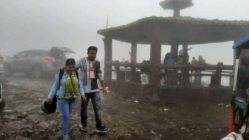 जुलैच्या पहिल्या आठवड्यात पावसाने जोरदार बॅटिंग केल्यानंतर भुशी धरण ओव्हर फ्लो झालं आहे.