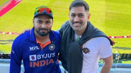 MS Dhoni disguised as Rishabh Pant