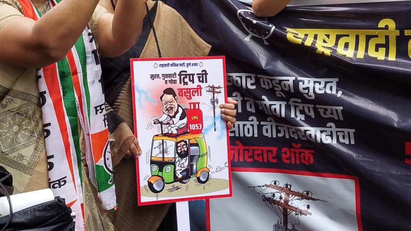 तसेच, राज्यात एकनाथ शिंदे यांचे सरकार येऊन काही तास होत नाही, तोच वीज दरवाढीचा निर्णय घेण्यात आला आहे.